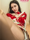 [Toutiao headline goddess] April 8, 2018 Feng Xuejiao 2m white sofa(60)